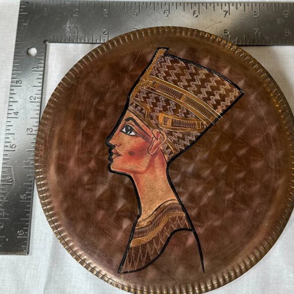 Vintage Egyptian Nefertiti Handmade Wall Decor Plate - Picture 8 of 10